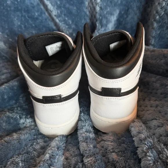 Jordan 1 mid
Gs
Reverse panda
Brand new - Picture 6 of 11